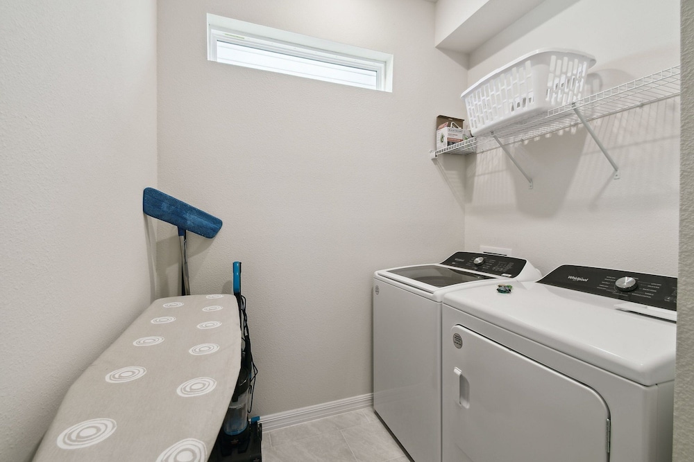 5 BD En-suites, Game Room, Pool, Sleeps 14, Disney