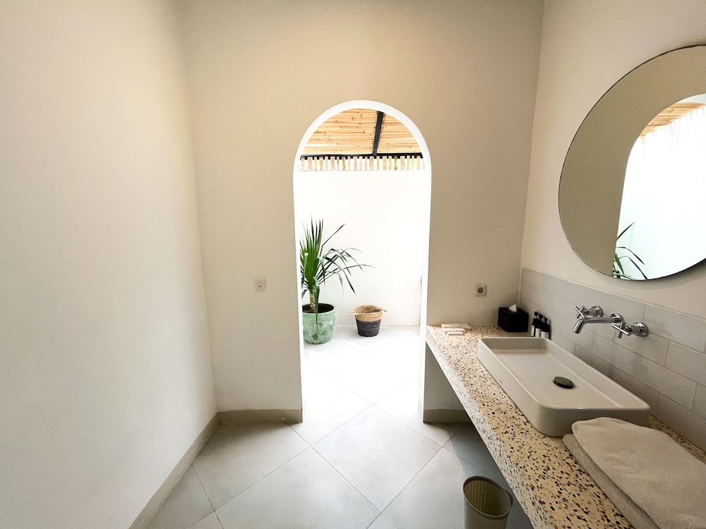 Lovely 2BR Villa Close to The Beach