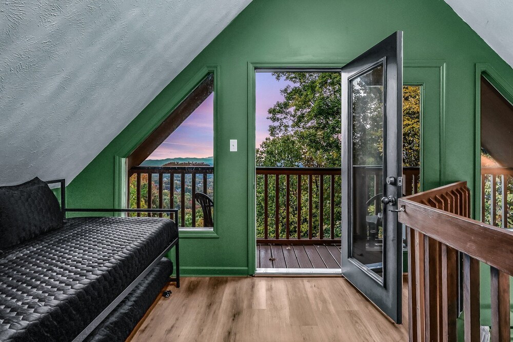 Smoky Mountain Bliss 2 Bedroom Cabin