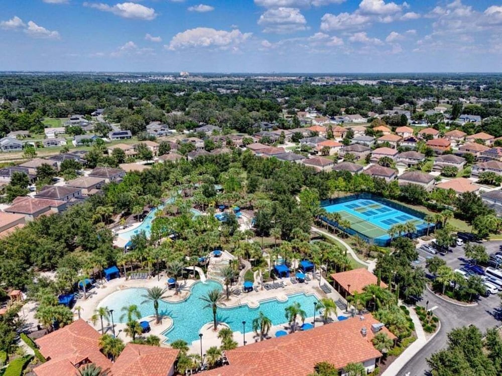 Spacious 5-Bedroom Resort Pool Home with Lake View 5 Villa