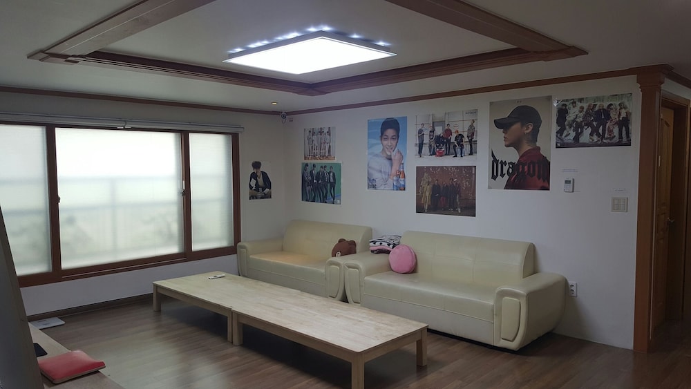 Happy Tree Guesthouse - Hostel