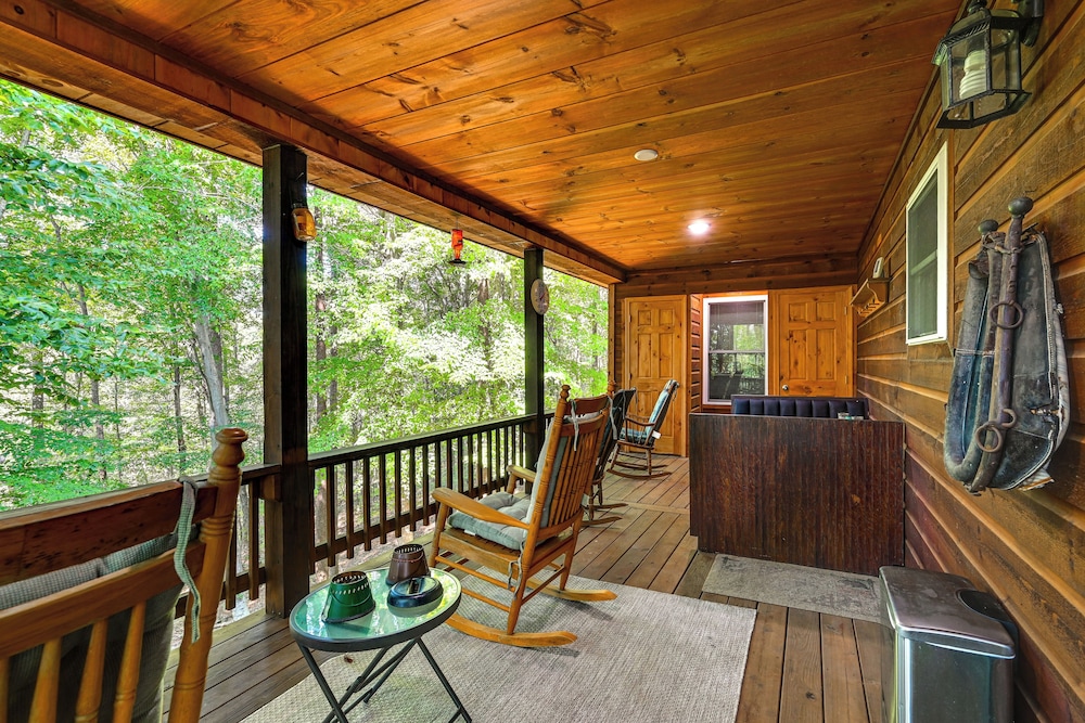 3 Mi to Dale Hollow Lake: Wooded Retreat w/ Decks!