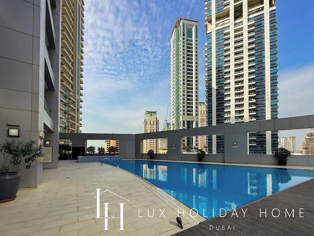 LUX The Sky Dubai Eye View Suite