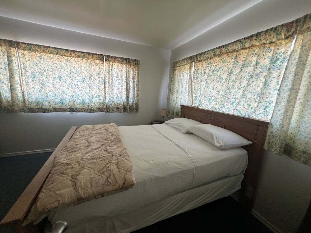 Economy Inn