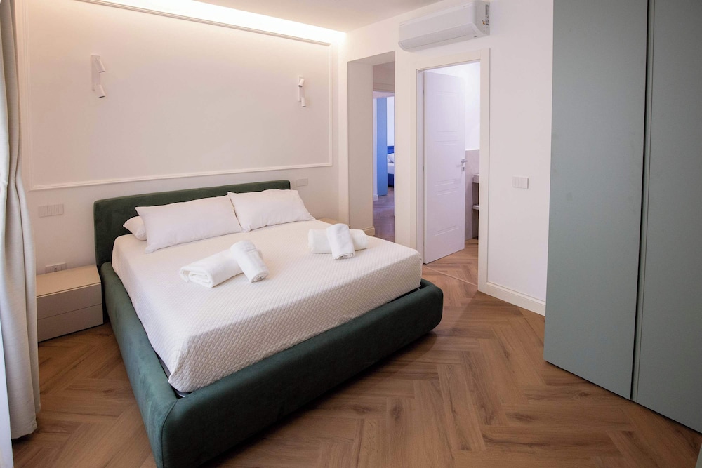 Colosseum Holidays - Luxury 3 Bedroom Apartment