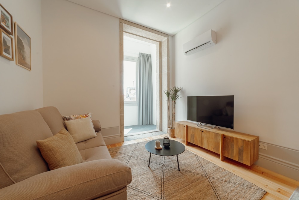 Heart OF Porto Apartment D by Vacationy