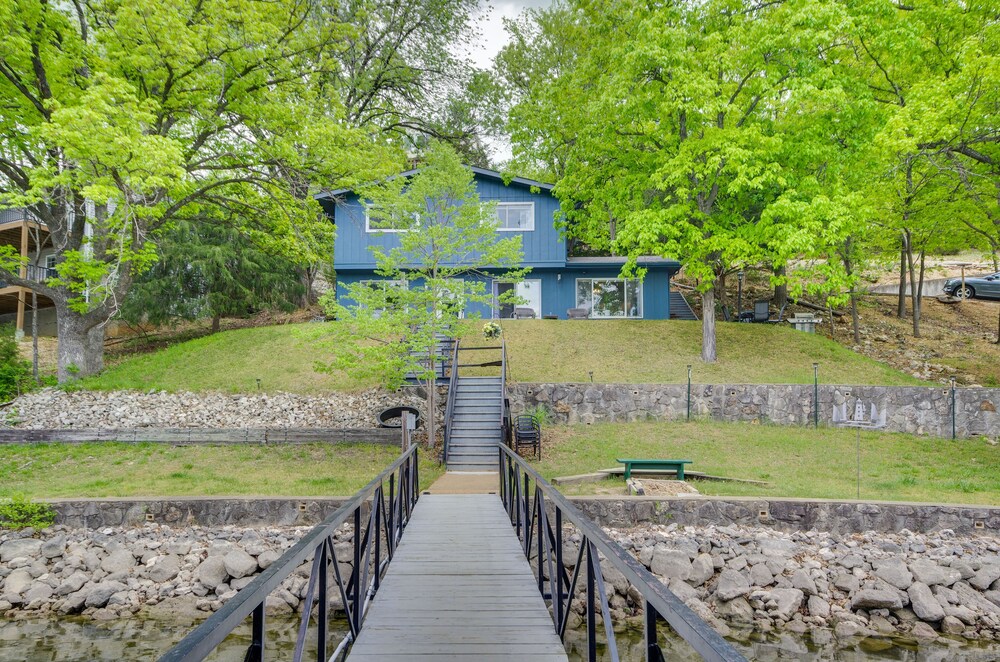 Private Dock: Waterfront Gem on Lake of the Ozarks view 4
