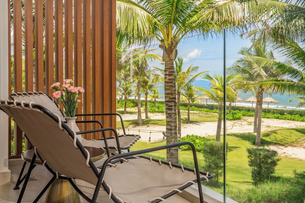 Aqua Vista Hoi An Beachfront Villas