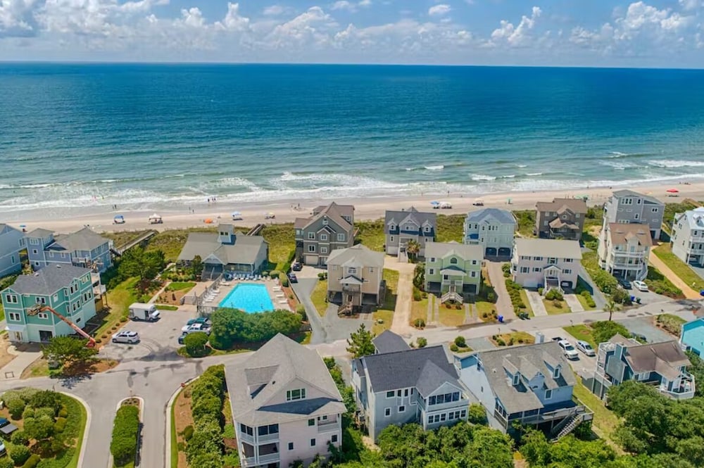 Sea La Vie (North Topsail) by Topsail Realty