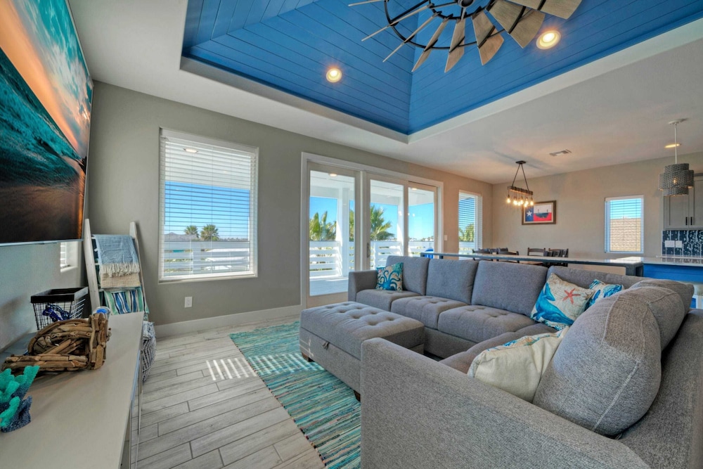 Private Pool+hot Tub, Near the Beach, Gulf Glimpse Marlin Cove by Avantstay
