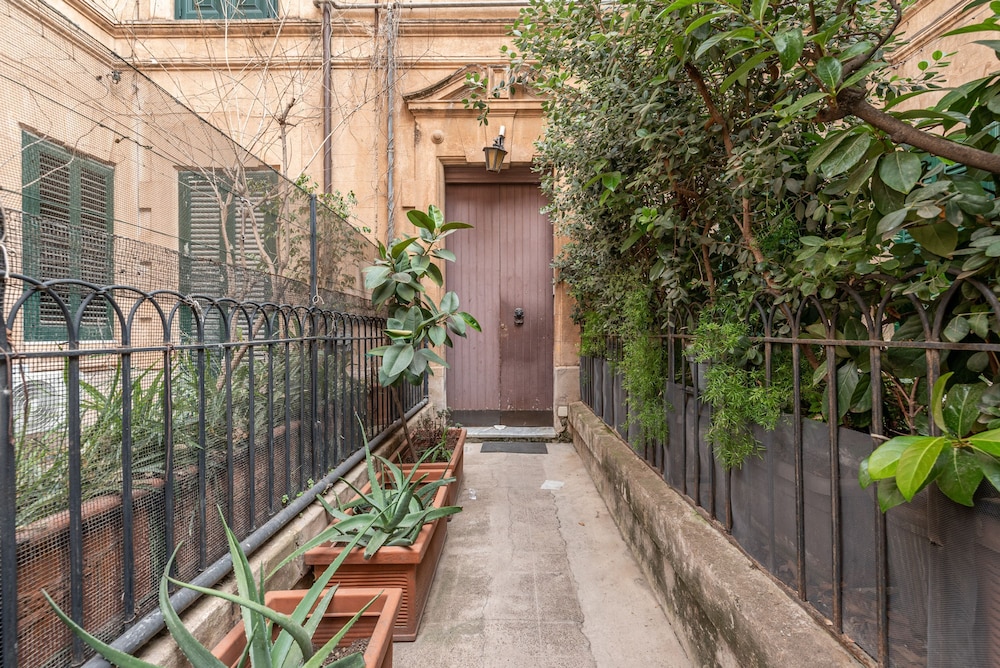 Notarbartolo Isolina Apartment by Wonderful Italy