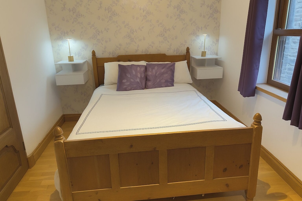 Sleeps 4 - Old Farmhouse - Near Pendle Hill