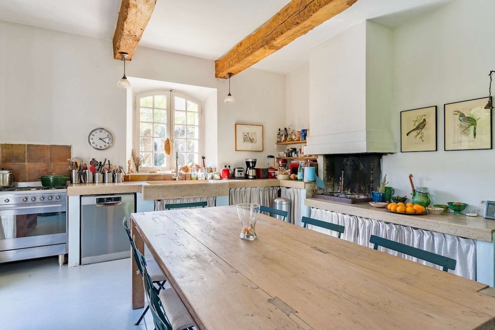 New Bastide Couronne d Aix Luxury in Aix-en-provence A Sophisticated Retreat for Families and Friends