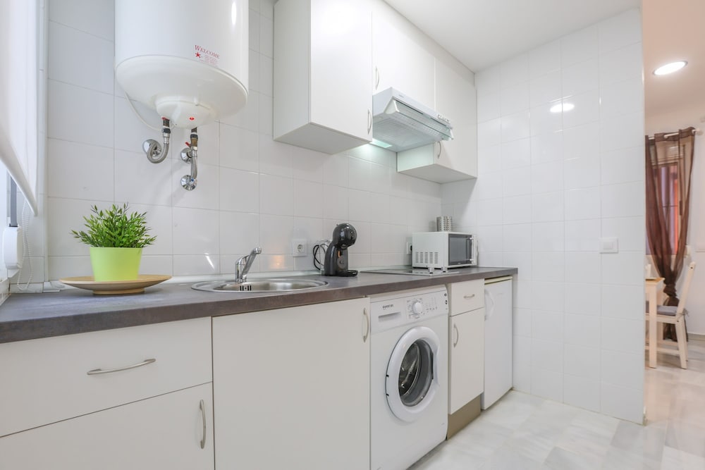 Divina in Sevilla With 1 Bedrooms and 1 Bathrooms