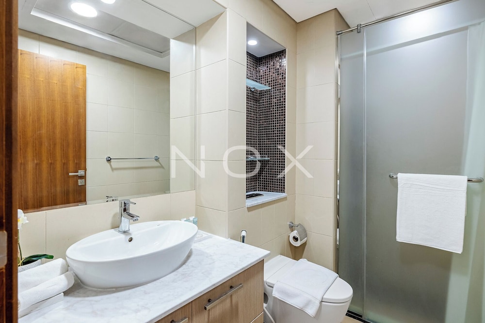 2BR 908 Bay Square B13