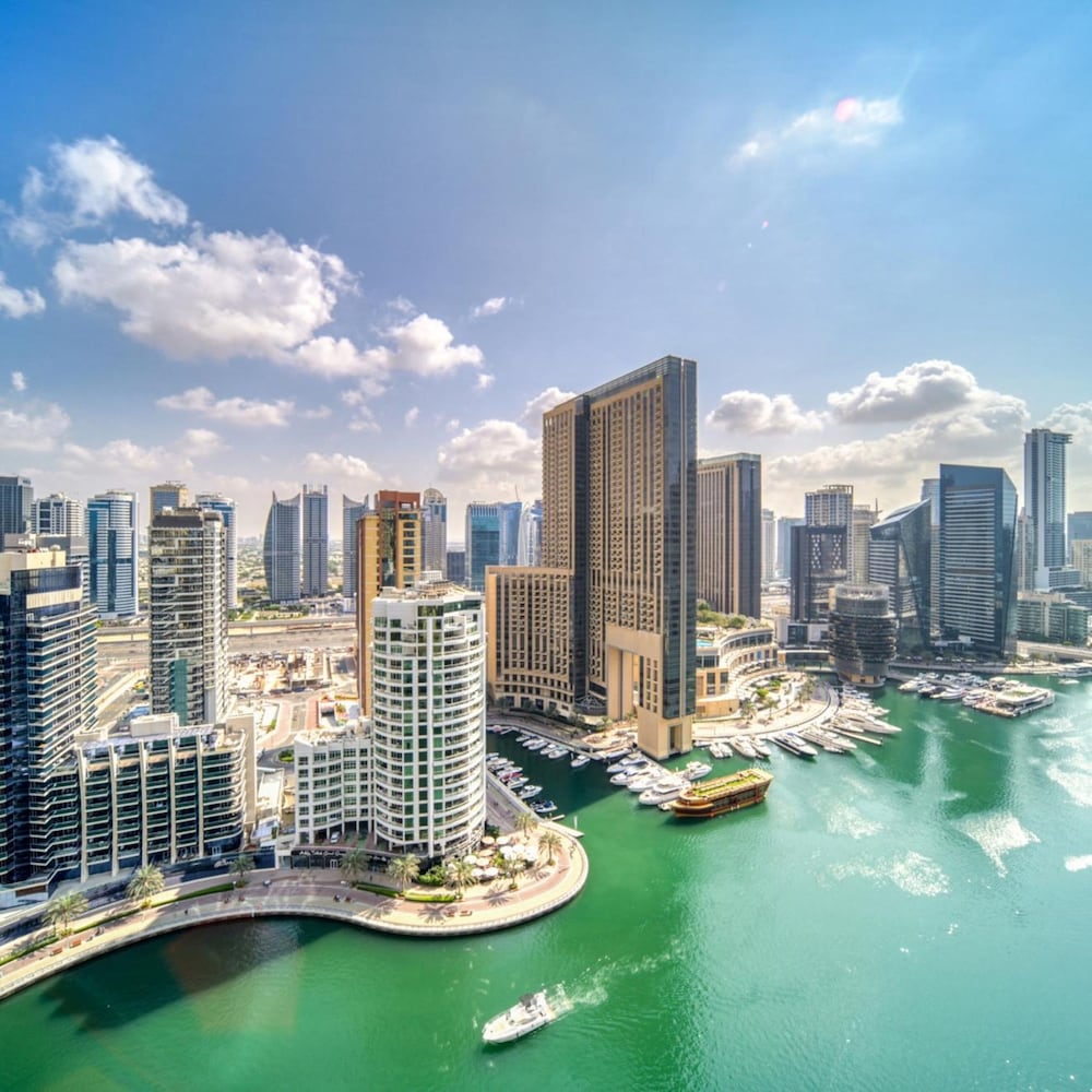 Premium 2BR Apt w Marina Views