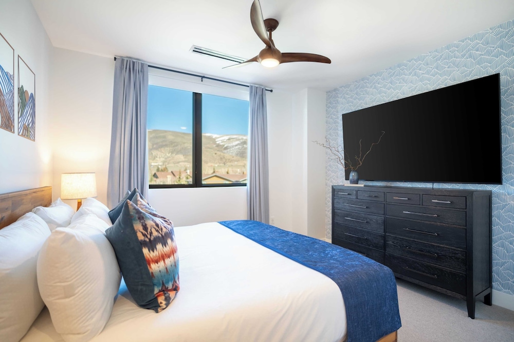 Luxe 3bdr Near Vail w/ Views Gym, Pool, Game Room Alpine Oasis at Frontgate