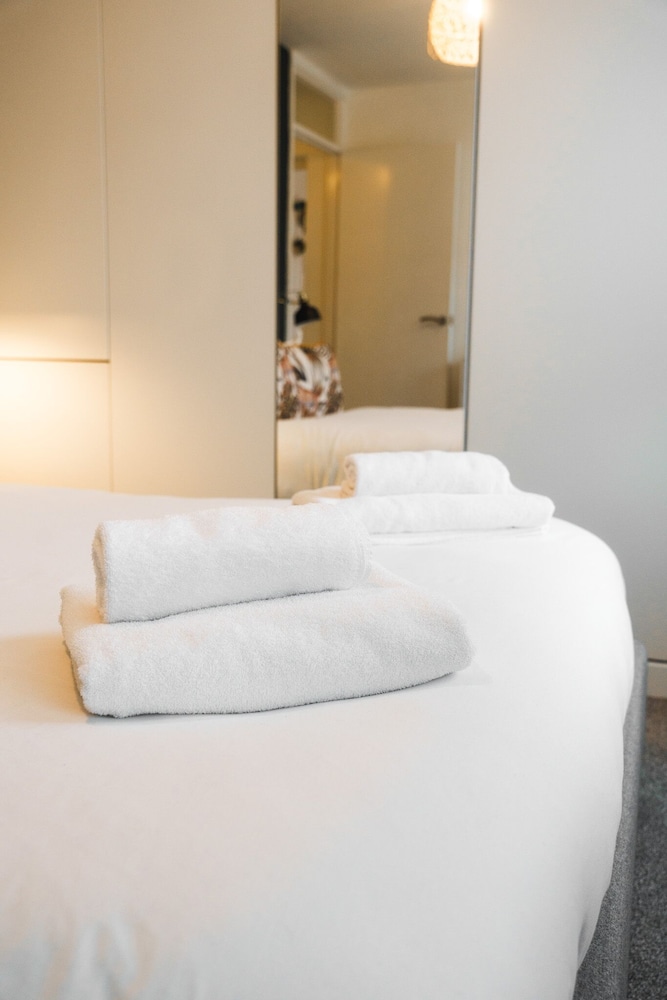 Modern & Stylish 1 bed Flat in Bristol view 5