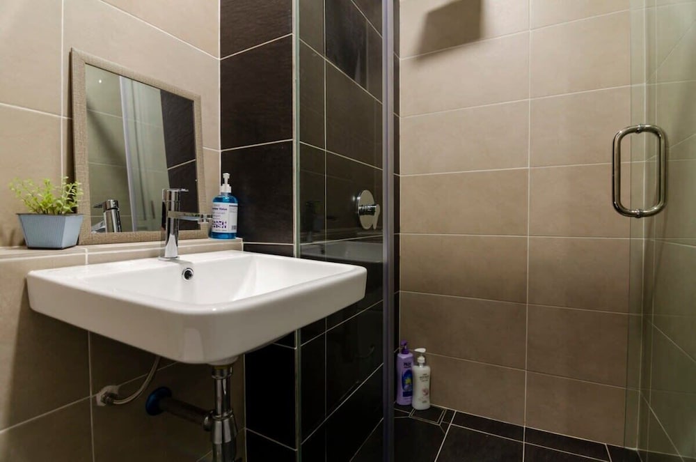 A Lovely 2BR D'pristine Suite Near Legoland