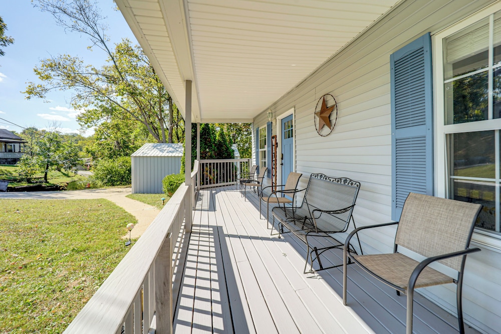 Walk to Main Street! Family Home in Williamstown