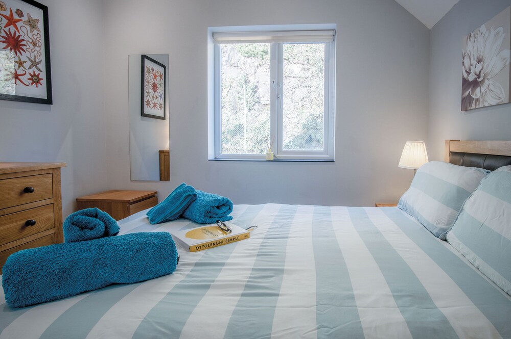 Ewyn Y Don - 2 Bedroom Apartment - Pendine view 4