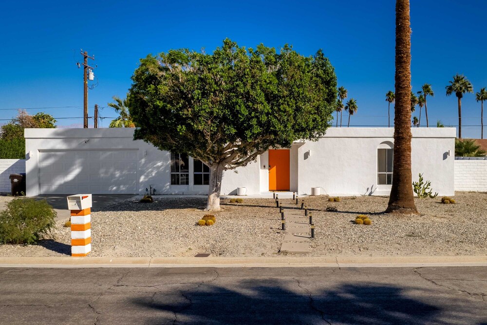 Retro Desert Retreat - Ideal Palm Springs