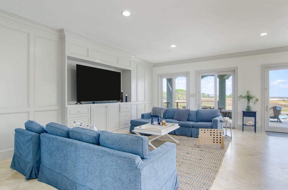Coastal Marsh by Avantstay Infinity Pool Hot Tub View Pool Table Ping Pong