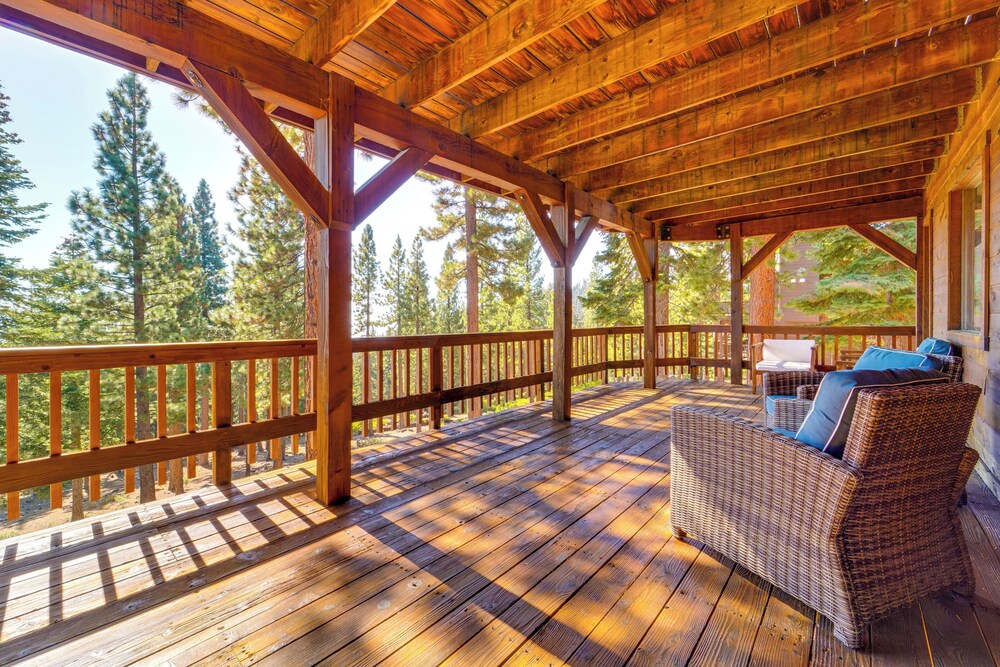 6 Mi to Ski Slopes! Family Tahoe Cabin w/ 3 Decks