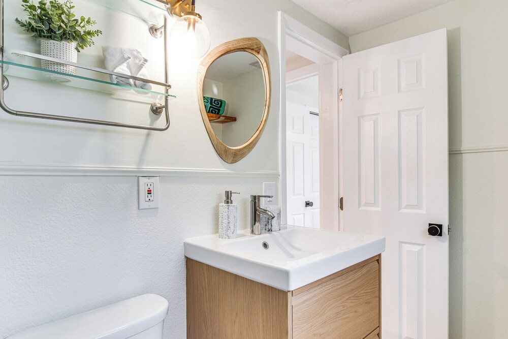 Walk to Beach: Treasure Island Gem w/ Golf Cart!