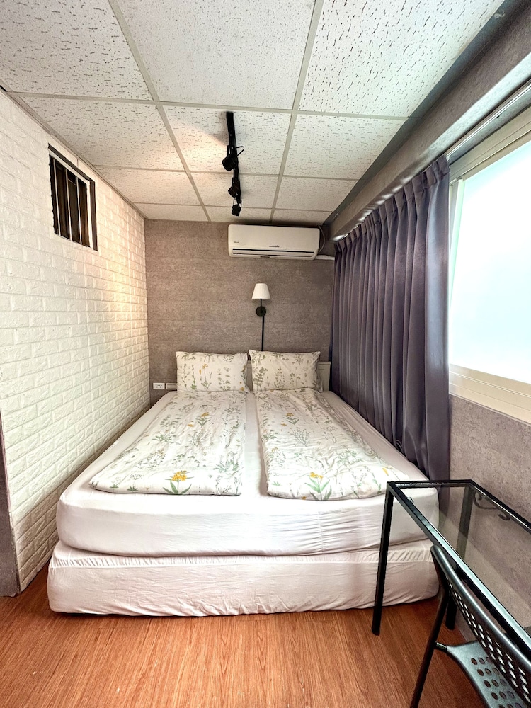 Ximen Triple Tiger Hostel