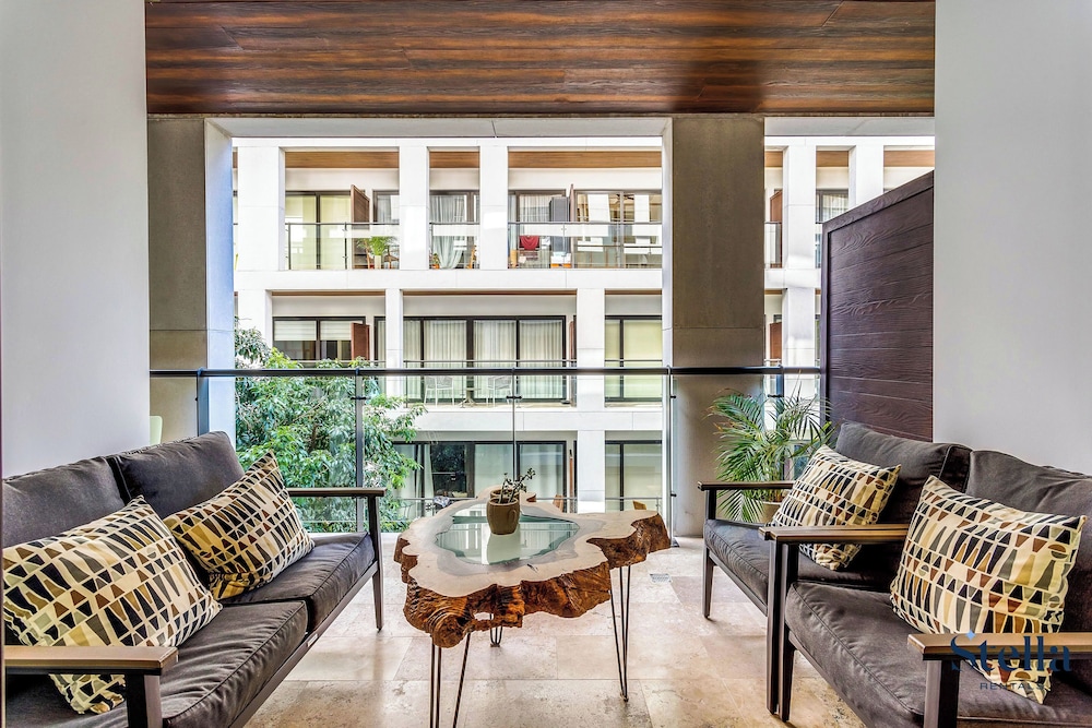 Luxe Apartments near famous 5th Ave