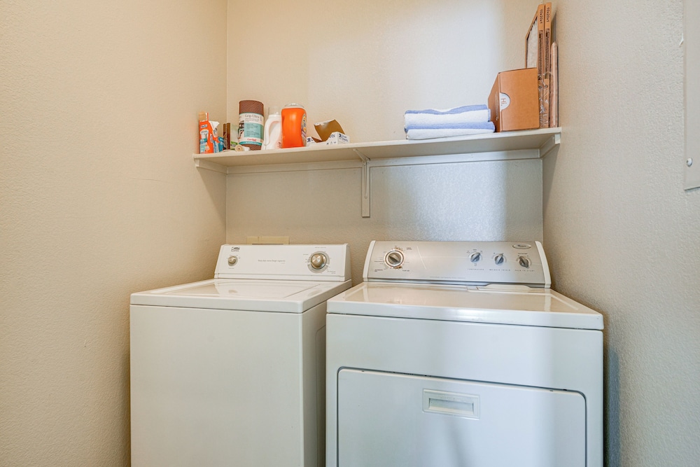 12 Mi to Old Town Scottsdale: Condo w/ Pool Access