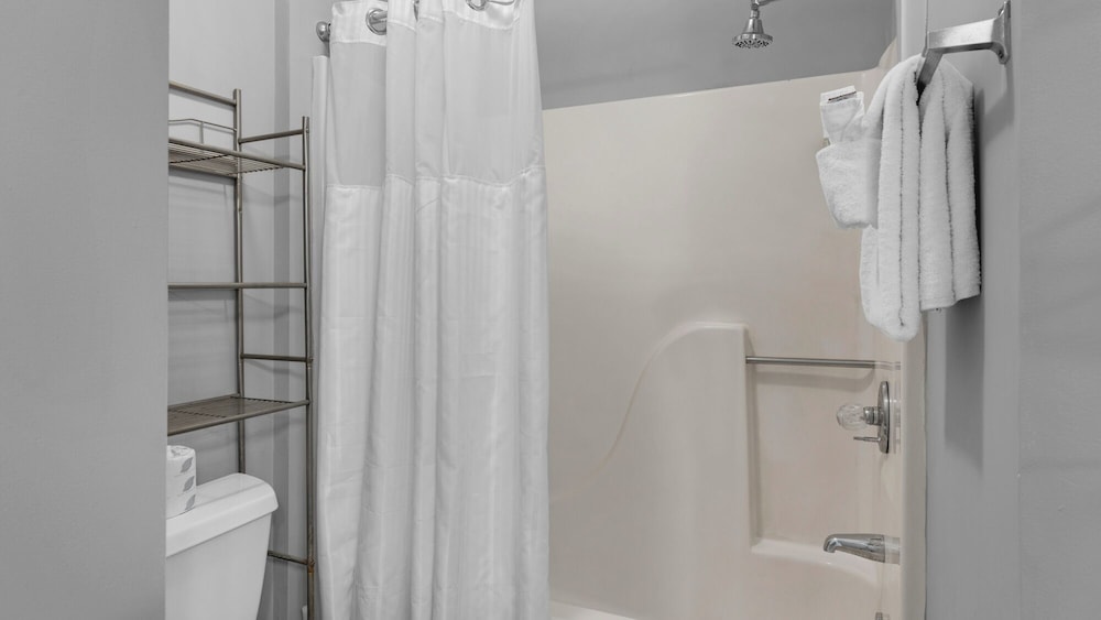 Sand Castles West A4: Steps to Beach, Pools, Private Balcony & More!