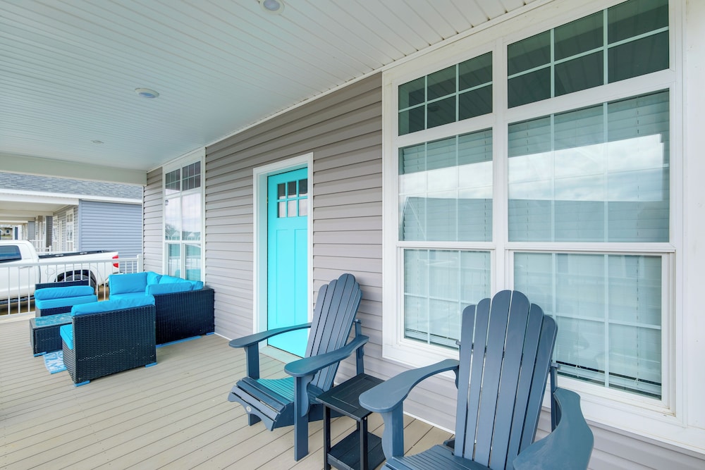 Furnished Screened Porch: Baypoint Resort Home!