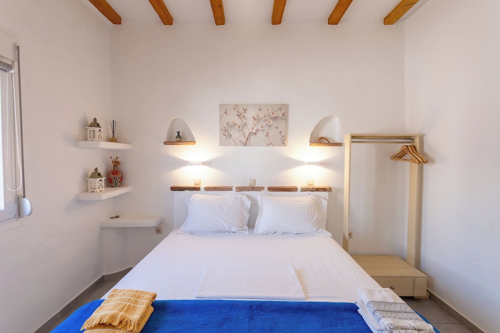 Eressian Lodgings Apartments photo 4