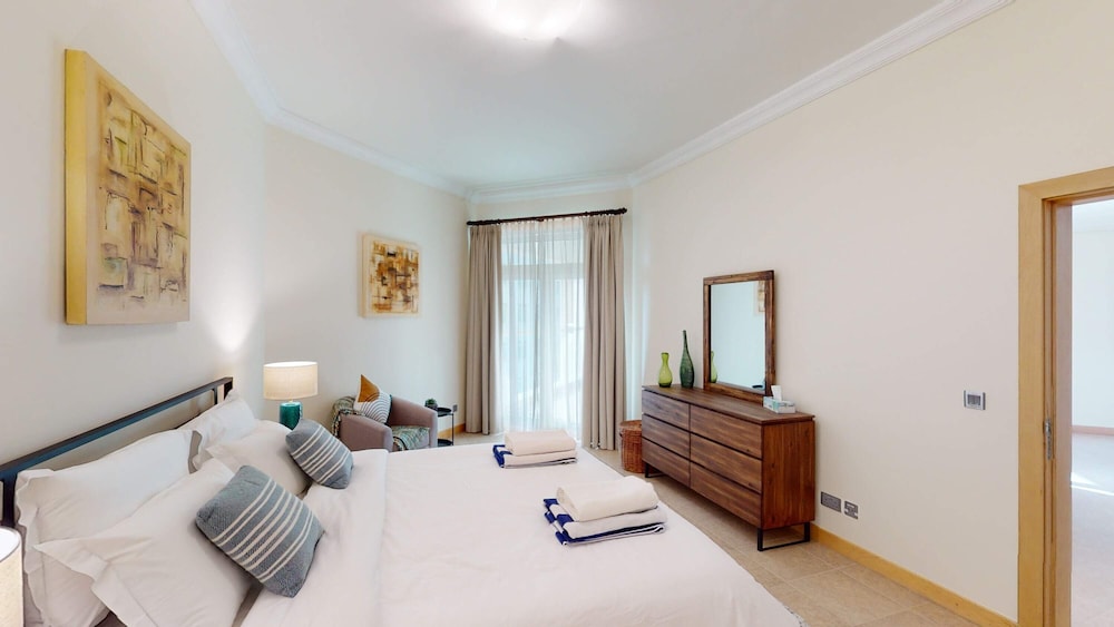 Al Dabas Beach Views 3BD Sleeps 6 Beachfront Beach Pool Access