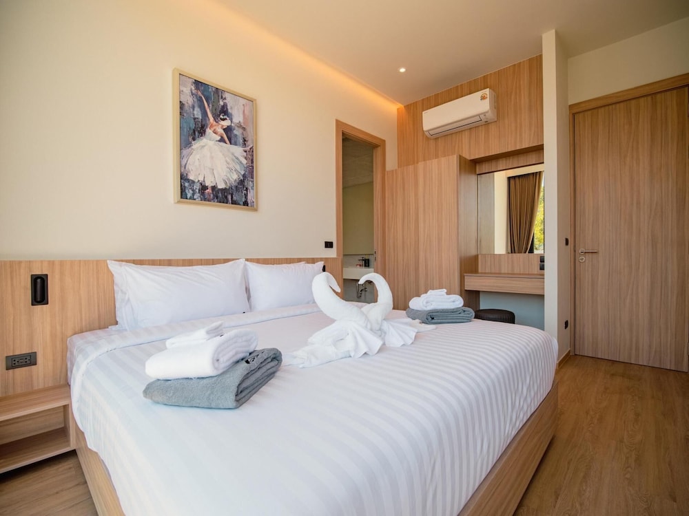 Elegant Aileen 3 Bedroom Pool Villa Naithon