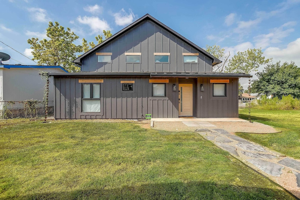 Waterfront Granbury Home w/ Electric Fireplace! view 4