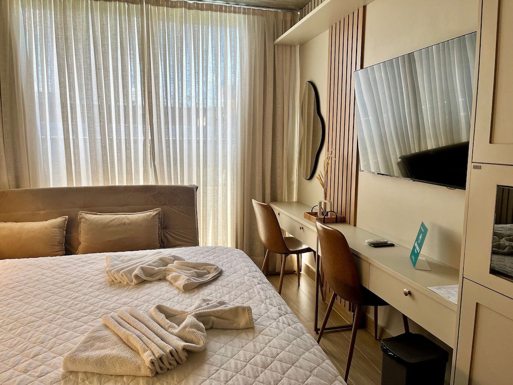 Setai Yacht Comfort II - By Almare Flats