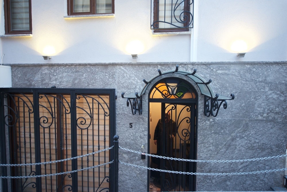 Galatolia Suites - Image 16