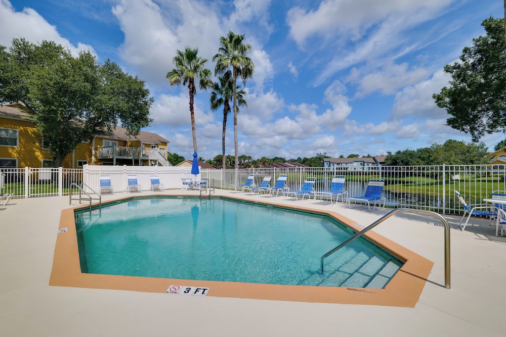 5 Mi to Wdw: Resort-style Condo w/ Pool Access