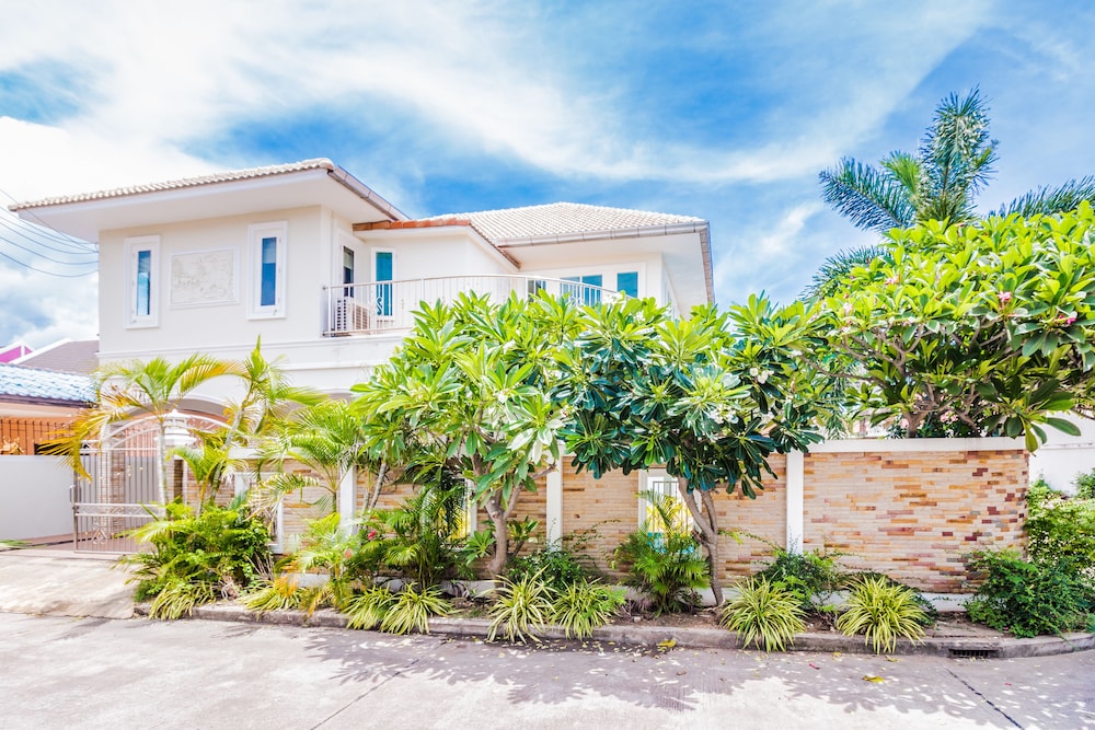 Tewaree Villa - Pattaya Holiday House Walking Street