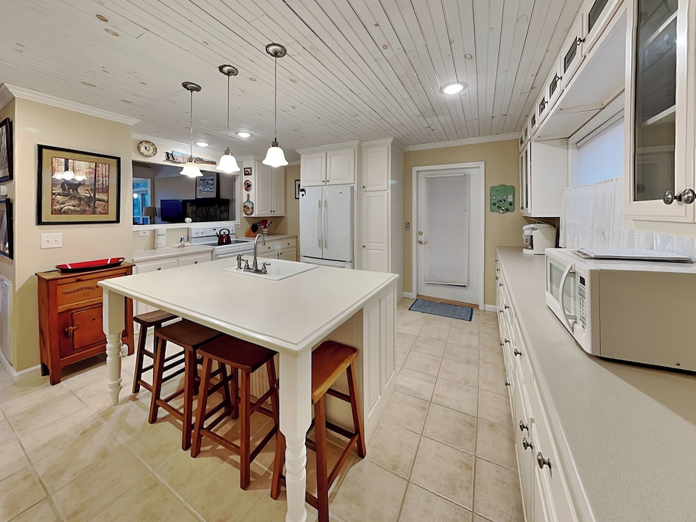 Daisy's Enchanted Cottage by Jackson Mountain Rentals