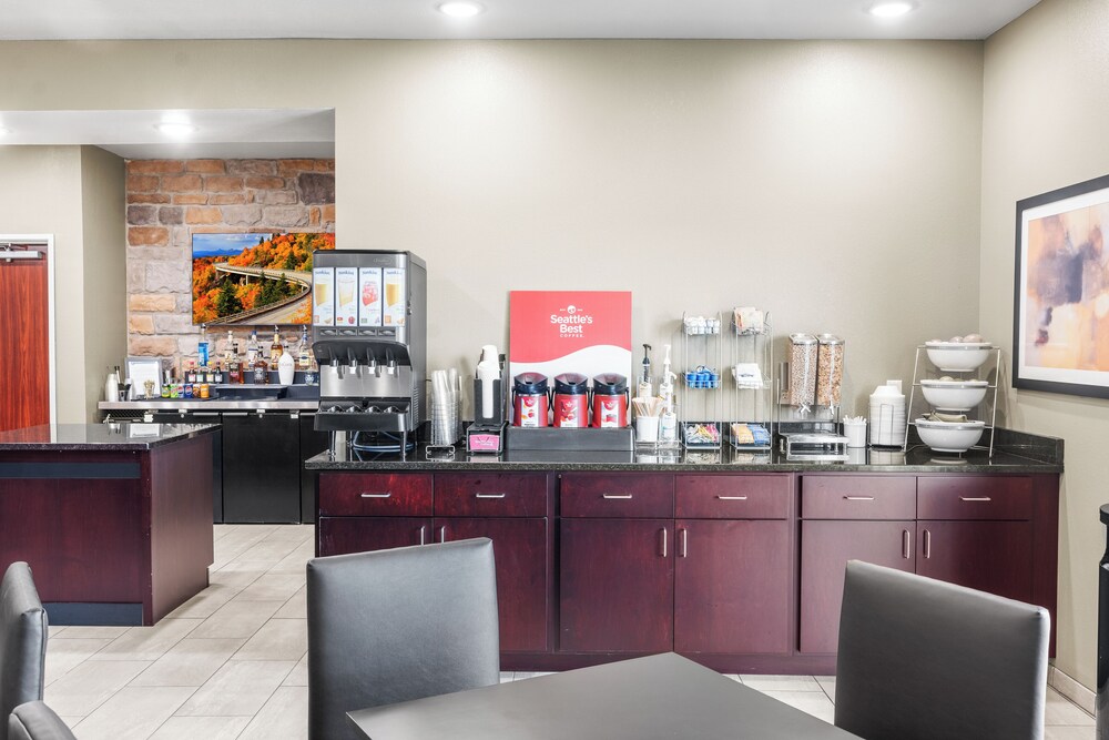 Cobblestone Hotel & Suites - Eaton