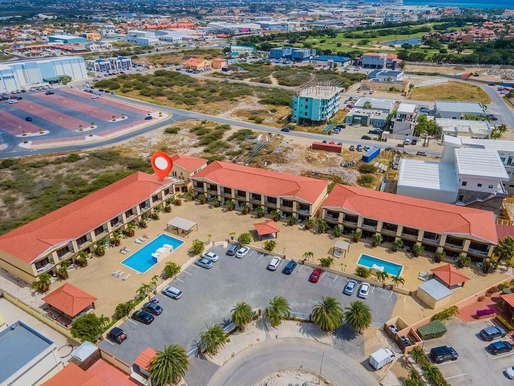 2BR 3min Walk 2 Eagle Beach Pool GYM Parking