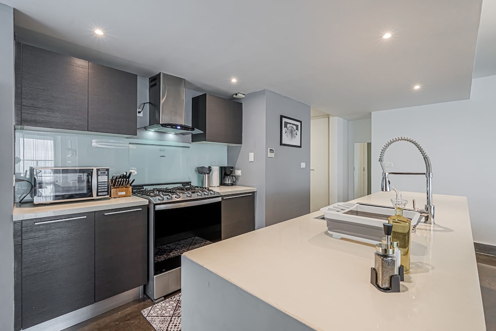w Majestic 2BR w Perfect Balcony in YOO