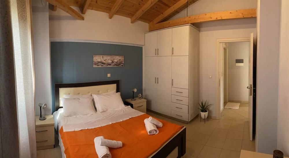 Villa Orestis - Stoupa Seaview Gem