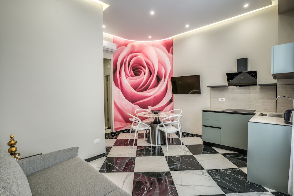 Pink Rose in Naples With 1 Bedrooms and 1 Bathrooms — Naples photo 2