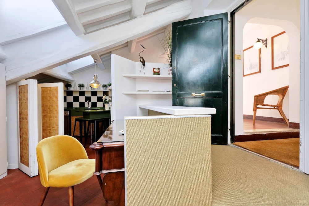 Monti Charme - My Extra Home