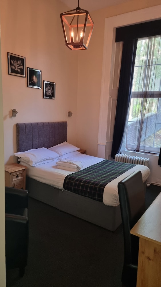 The Hampton Court Guesthouse